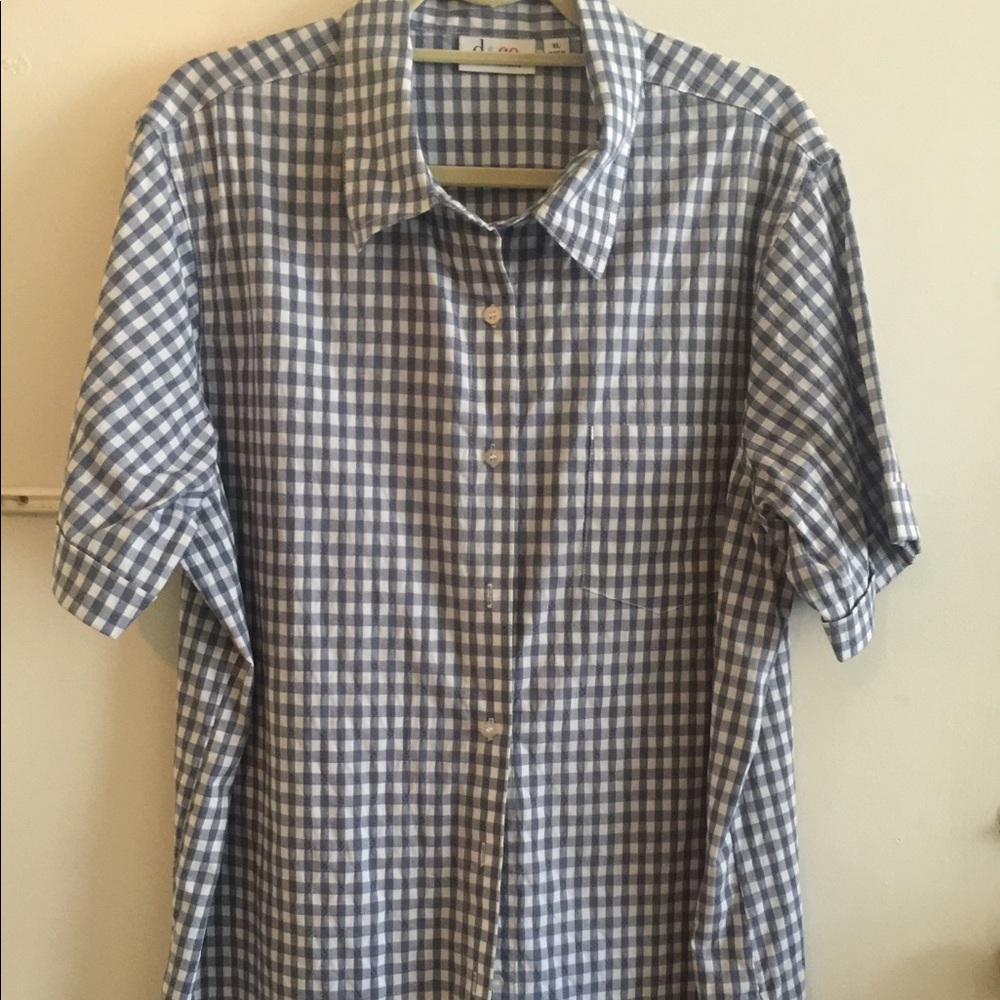 Short sleeve grey/blue check button down
